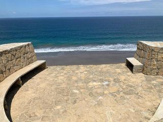 Foto 18 de Casa de venta frente al mar en Playa Alta - Manta