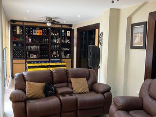 Foto 9 de VENTA - HERMOSA CASA EN TERRANOSTRA - MASTER BAÑO W.CLOSET A/C,  2 DORMITORIOS CON BAÑO COMPARTIDO A/C - PISCINA