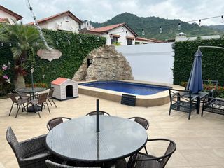 Foto 16 de VENTA - HERMOSA CASA EN TERRANOSTRA - MASTER BAÑO W.CLOSET A/C,  2 DORMITORIOS CON BAÑO COMPARTIDO A/C - PISCINA