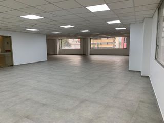 Foto 3 de Oficina de arriendo sobre la av. república del salvador