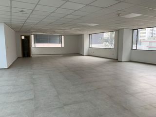 Foto 2 de Oficina de arriendo sobre la av. república del salvador