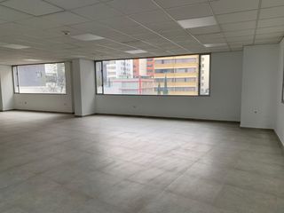 Foto 18 de Oficina de arriendo sobre la av. república del salvador