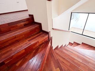 Foto 9 de Se vende casa en el Barrio Celi Roman en la ciudad de Loja