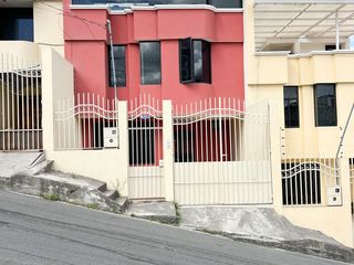 Foto 16 de Se vende casa en el Barrio Celi Roman en la ciudad de Loja