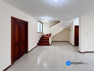 Foto 4 de Se vende casa en el Barrio Celi Roman en la ciudad de Loja