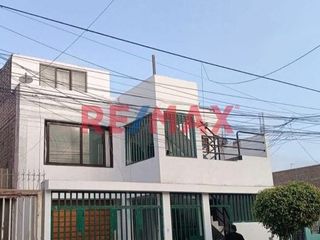 Foto 1 de Venta De Casa Urb Los Cipreses Cercado De Lima