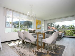 Foto 1 de ENCANTADOR DÚPLEX EN VENTA EN CUMBAYÁ – MODERNO Y LUMINOSO