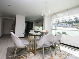 Foto 3 de ENCANTADOR DÚPLEX EN VENTA EN CUMBAYÁ – MODERNO Y LUMINOSO