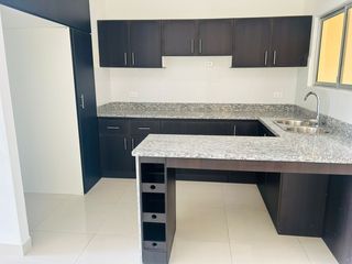 Foto 3 de CASA POR ESTRENAR DE DOS PISOS DENTRO DE URBANIZACIÓN PRECIO DE REMATE