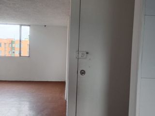 Foto 3 de SE VENDE APARTAMENTO EN CONJUNTO EN SANTA CECILIA, ENGATIVA $250 NEGOCIABLES.