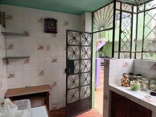 Foto 13 de Se Vende Casa En Av Alfonso Ugarte Chincha Alta