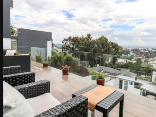 Foto 11 de En Cumbayá Casa de venta con 4 habitaciones, más departamento independiente de 199 m2