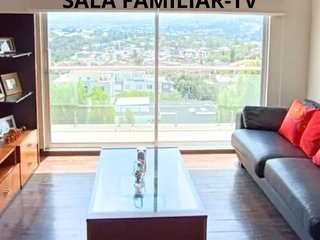 Foto 7 de En Cumbayá Casa de venta con 4 habitaciones, más departamento independiente de 199 m2
