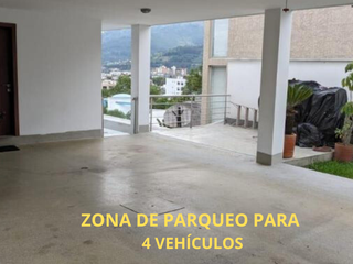 Foto 19 de En Cumbayá Casa de venta con 4 habitaciones, más departamento independiente de 199 m2