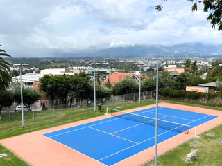 Foto 25 de En Cumbayá Casa de venta con 4 habitaciones, más departamento independiente de 199 m2