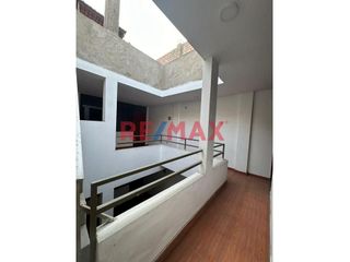 Foto 4 de Hermosa Casa De 3 Pisos En Urb El Pinar De Comas