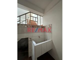 Foto 6 de Hermosa Casa De 3 Pisos En Urb El Pinar De Comas