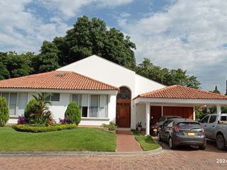 Foto 1 de VENTA ACOGEDORA CASA 1 PISO CONDOMINIO - SECTOR COLOMBO BRITANICO