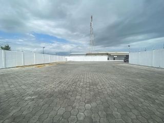 Foto 1 de Bodega en alquiler con amplio patio de maniobras