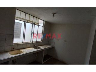 Foto 15 de Casa En Venta - Ate- 200 Mt2