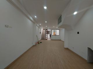 Foto 1 de Se Alquila Casa De Dos Pisos Para Empresa O Vivienda En San Martin De Porres