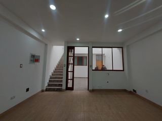 Foto 5 de Se Alquila Casa De Dos Pisos Para Empresa O Vivienda En San Martin De Porres