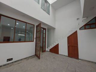 Foto 15 de Se Alquila Casa De Dos Pisos Para Empresa O Vivienda En San Martin De Porres