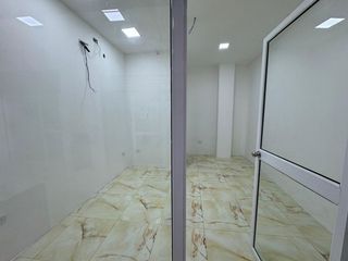 Foto 10 de local comercial alquiler manta centro bancario F/A