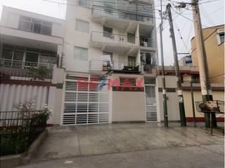 Foto 1 de Depa+Cochera Y Deposito En La Mejor Zona De Sta Anita