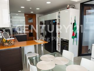 Foto 8 de Exclusivo Penthouse de Tres Niveles con Vista al mar en Miraflores