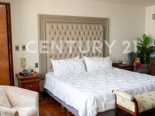 Foto 12 de Exclusivo Penthouse de Tres Niveles con Vista al mar en Miraflores