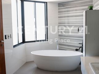 Foto 15 de Exclusivo Penthouse de Tres Niveles con Vista al mar en Miraflores
