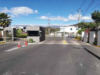 Foto 9 de CASA 2 PISOS -EN HERMOSA URBANIZACION LOS ALMENDROS CUMBAYA