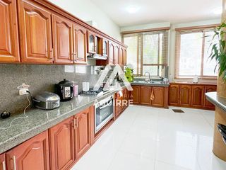 Foto 3 de EN VENTA: casa de lujo en Urbanización Privada, Machala
