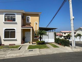 Foto 1 de casa de venta en urbanización zona sur manta