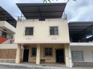 Foto 1 de casa rentera de venta en el centro de manta manabi B/L