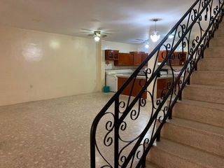 Foto 2 de casa rentera de venta en el centro de manta manabi B/L