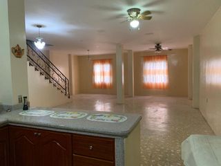 Foto 5 de casa rentera de venta en el centro de manta manabi B/L