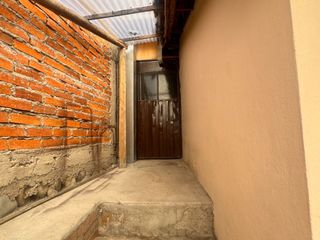 Foto 3 de CASA ECONOMICA DE VENTA, Sector Miraflores C1424