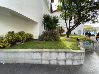 Foto 2 de Venta de local comercial con oficinas - Sector La Mariscal
