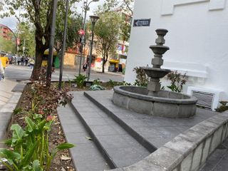 Foto 3 de Venta de local comercial con oficinas - Sector La Mariscal