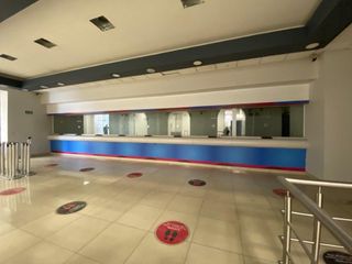 Foto 4 de Venta de local comercial con oficinas - Sector La Mariscal