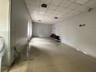 Foto 15 de Venta de local comercial con oficinas - Sector La Mariscal