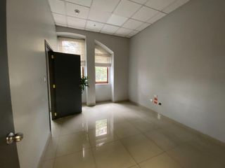 Foto 18 de Venta de local comercial con oficinas - Sector La Mariscal