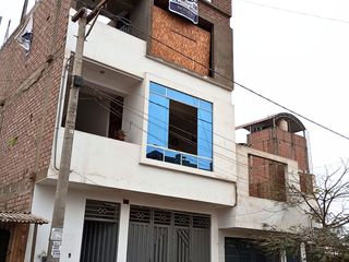 Foto 1 de Venta de casa de 3 pisos e Puente Piedra