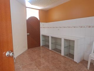 Foto 8 de SE VENDE CASA EN URB. INGENIEROS CHICLAYO