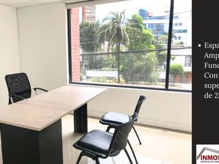 Foto 3 de RENTO OFICINA CORPORATIVA EDIFICIO CON GENERADOR ELÉCTRICO EN LA AV. 12 DE OCTUBRE -  QUITO.