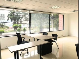 Foto 4 de RENTO OFICINA CORPORATIVA EDIFICIO CON GENERADOR ELÉCTRICO EN LA AV. 12 DE OCTUBRE -  QUITO.