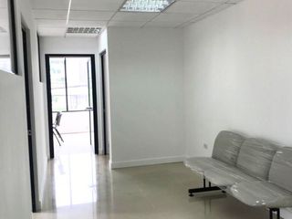 Foto 5 de RENTO OFICINA CORPORATIVA EDIFICIO CON GENERADOR ELÉCTRICO EN LA AV. 12 DE OCTUBRE -  QUITO.