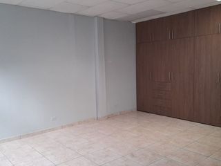 Foto 3 de Urdesa, Venta de linda Casa de 3 dormitorios remodelada